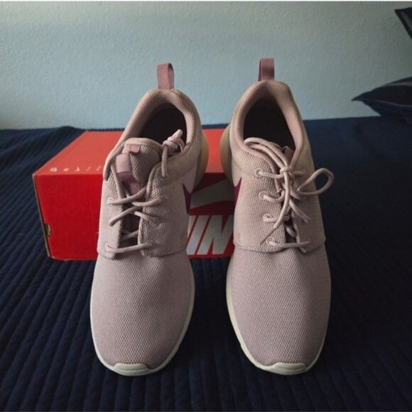 Nike Roshe One Women Size 11 Plum Chaulk True Berry 112025 Gf - Picture 5 of 12